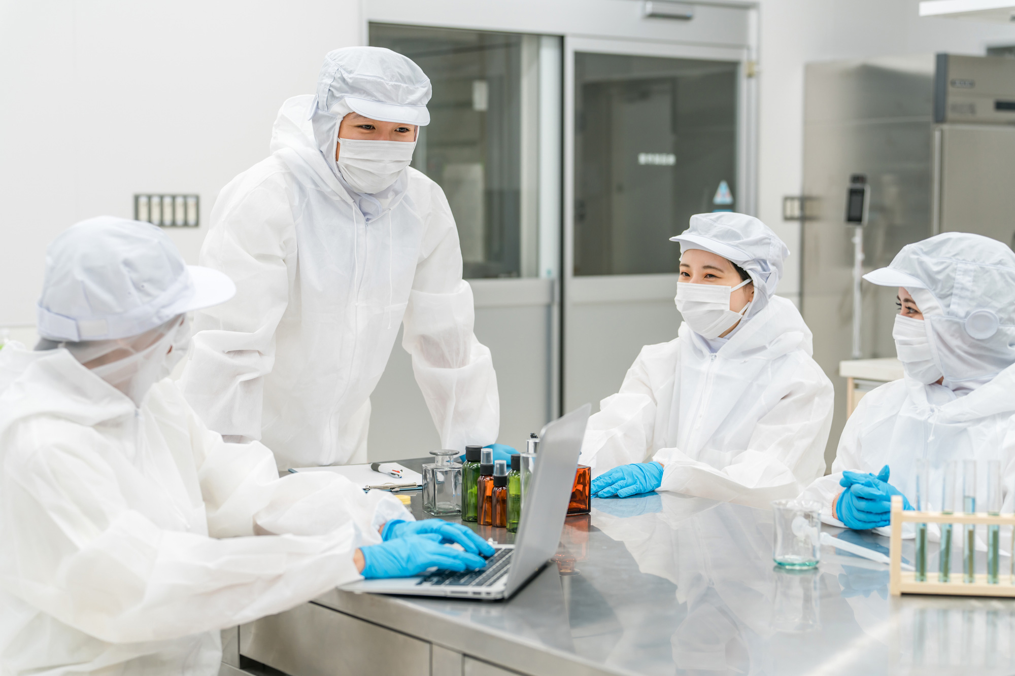 医薬品、医療機器、化粧品への集中分析