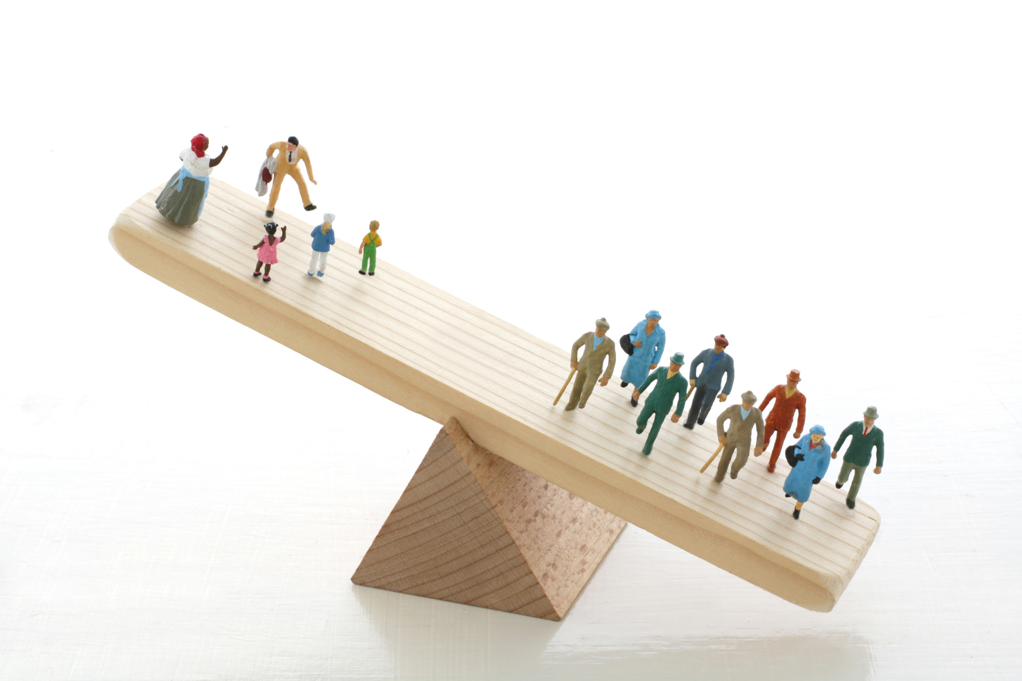 2. 内需を阻む構造的リスク：家計債務と少子高齢化の「罠」