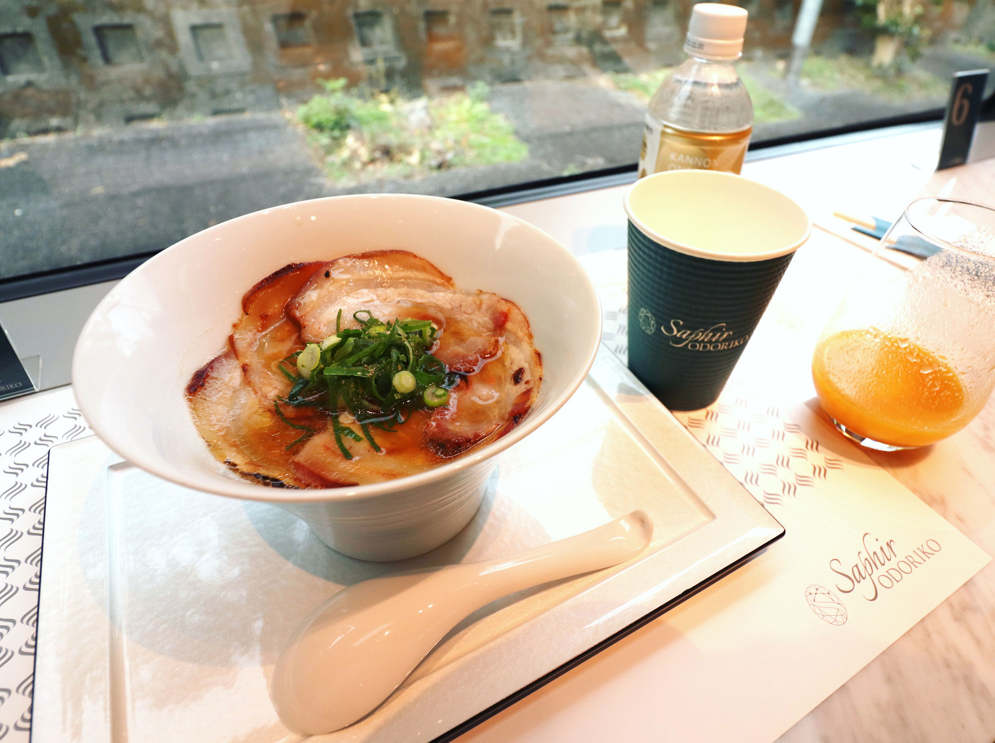 明暗分かれる業態：ラーメン・カフェが独走し、焼肉・丼は苦境に